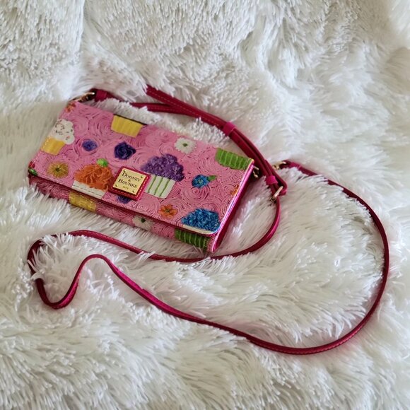 Fashion Inspired Pink Cup Cake Print Crossbody Wallet with Detachable Strap - Picture 4 of 9